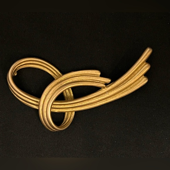 Matte Gold Brooch - Picture 8 of 10